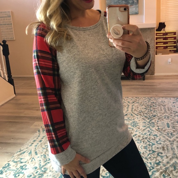 Last 1! SMALL Super Soft Plaid Sleeve Tunic - Picture 3 of 9